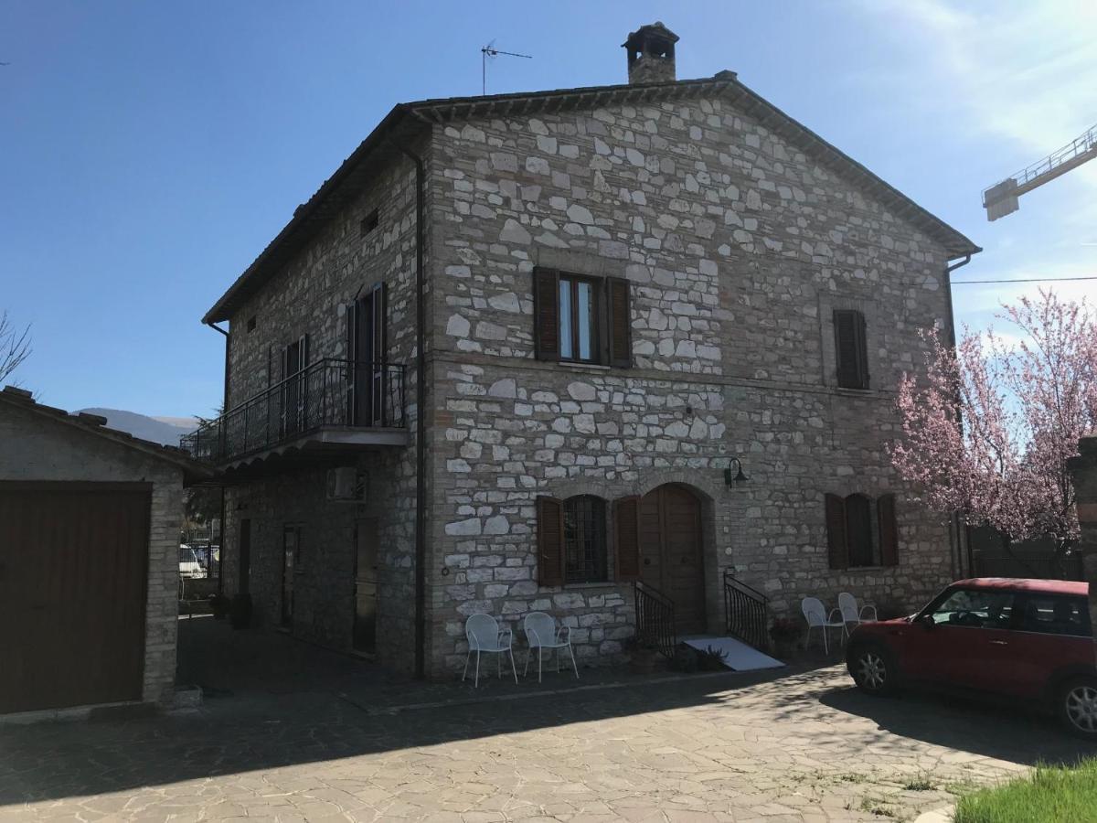 Отель La Casa Delle Sirene Ассизи Экстерьер фото