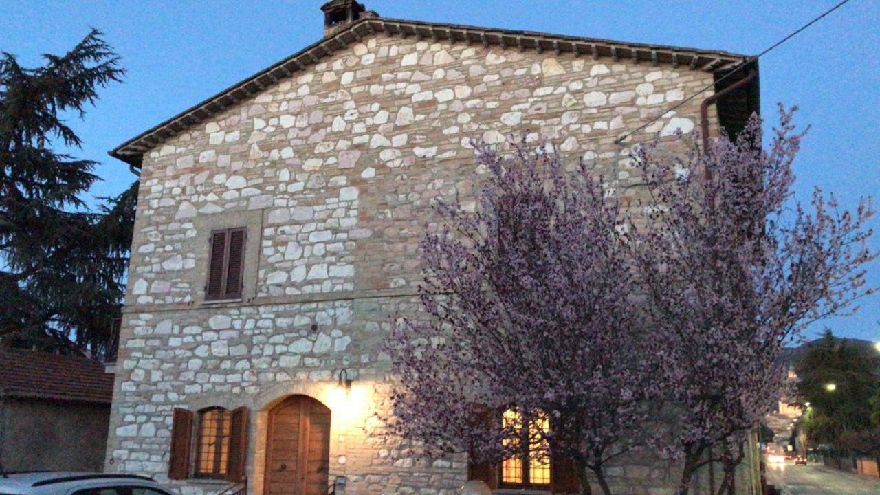 Отель La Casa Delle Sirene Ассизи Экстерьер фото